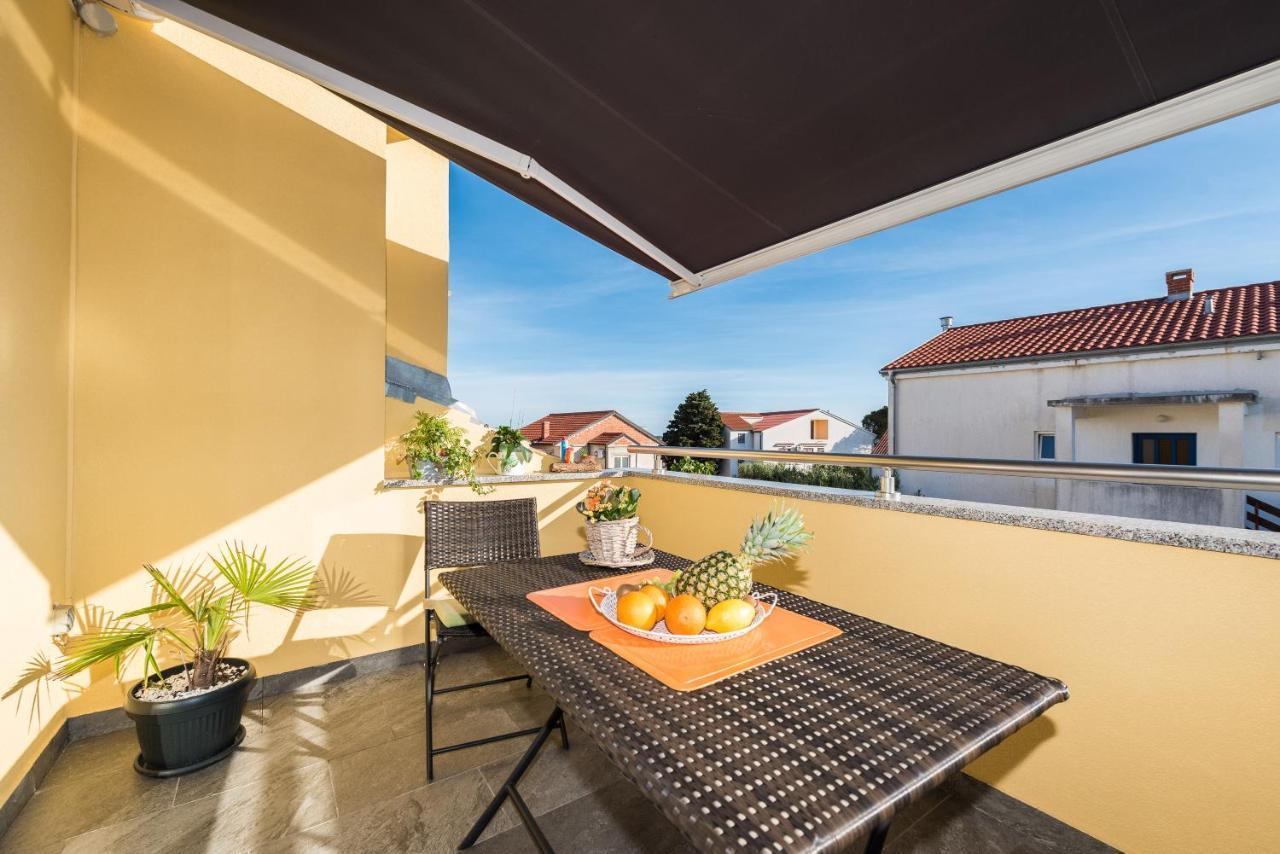 Apartments Yellow Novalja Exterior foto