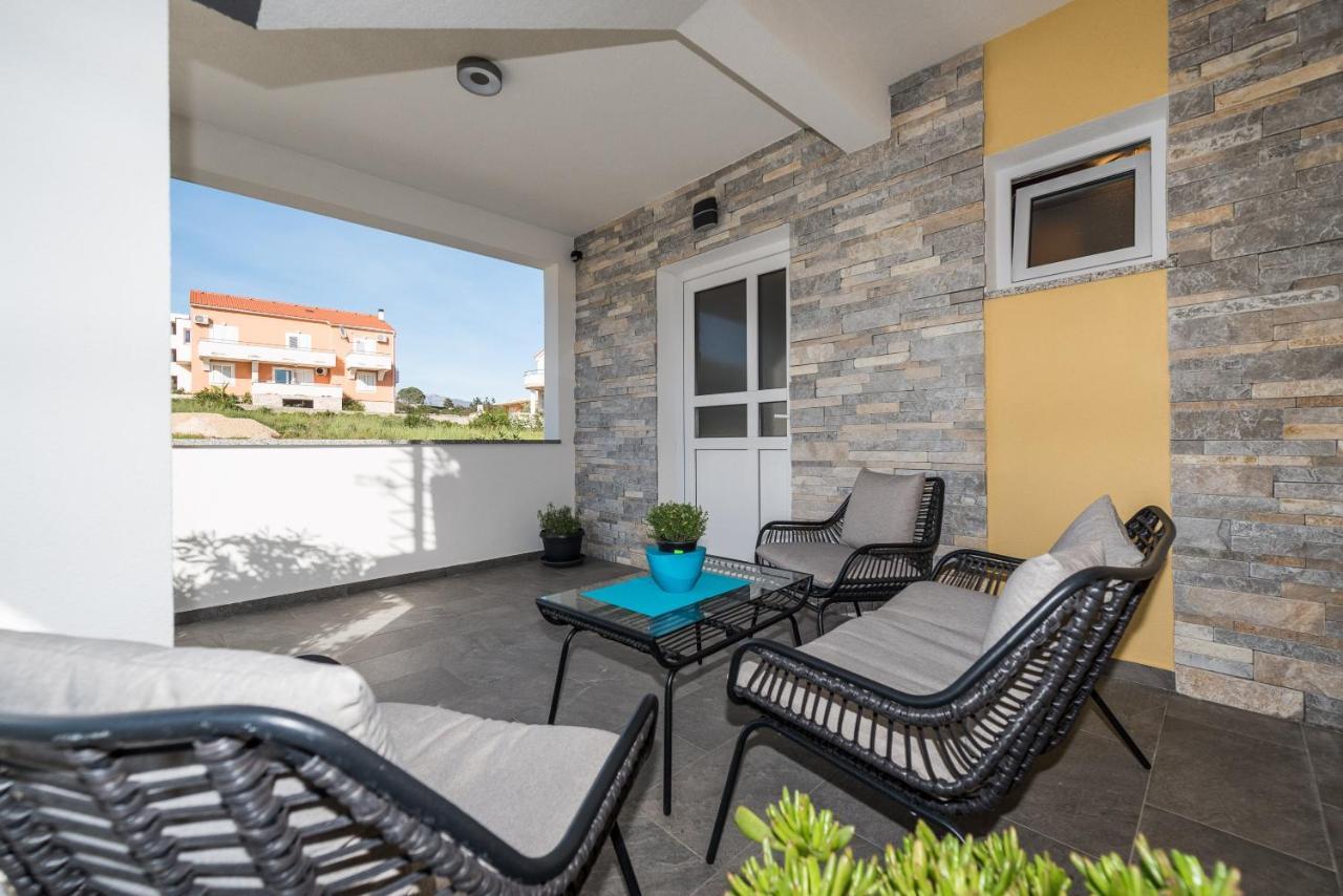Apartments Yellow Novalja Exterior foto