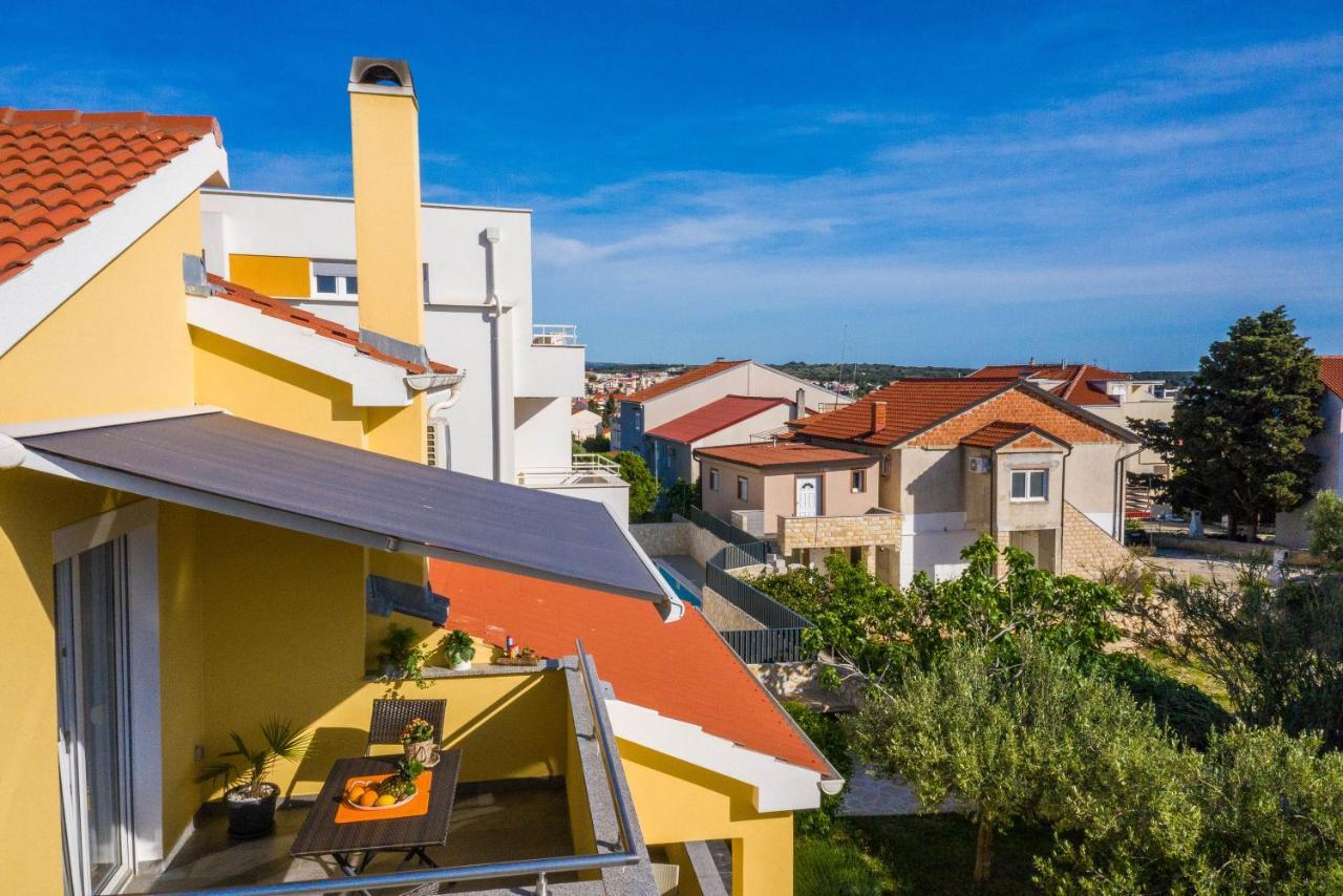 Apartments Yellow Novalja Exterior foto